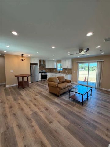 40118 25th West A, Palmdale, CA 93551
