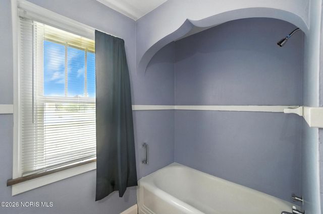 29 Lemoyne Road, Northwood, OH 43619