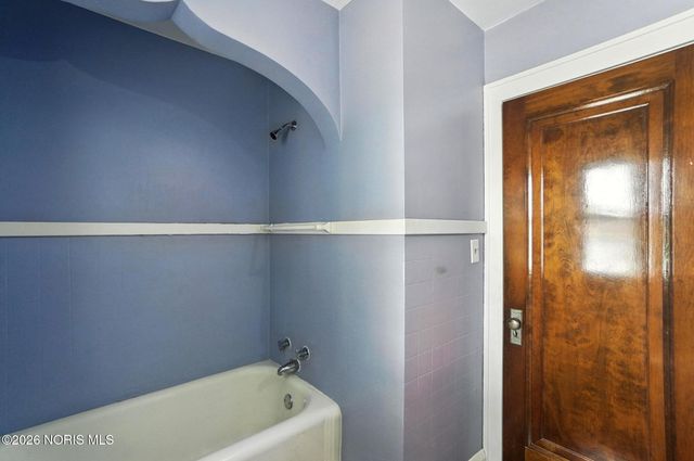 29 Lemoyne Road, Northwood, OH 43619