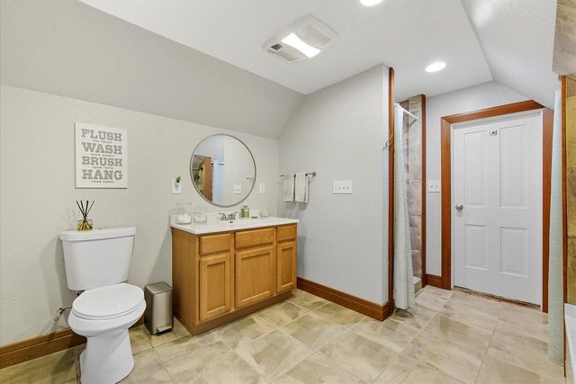 64 S Chestnut STREET, Oconomowoc, WI 53066