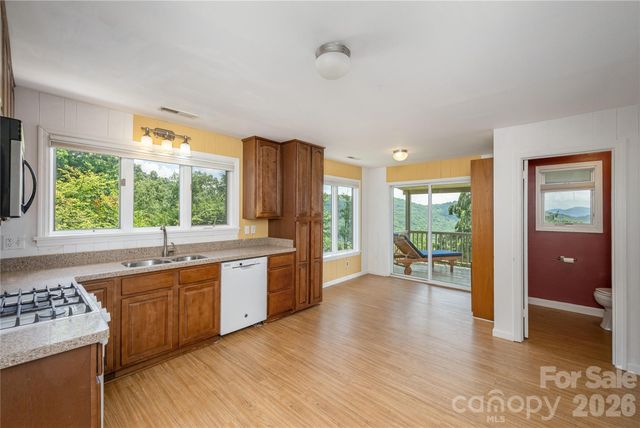 811 Town Mountain Road, Asheville, NC 28804