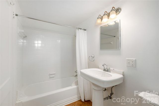 811 Town Mountain Road, Asheville, NC 28804