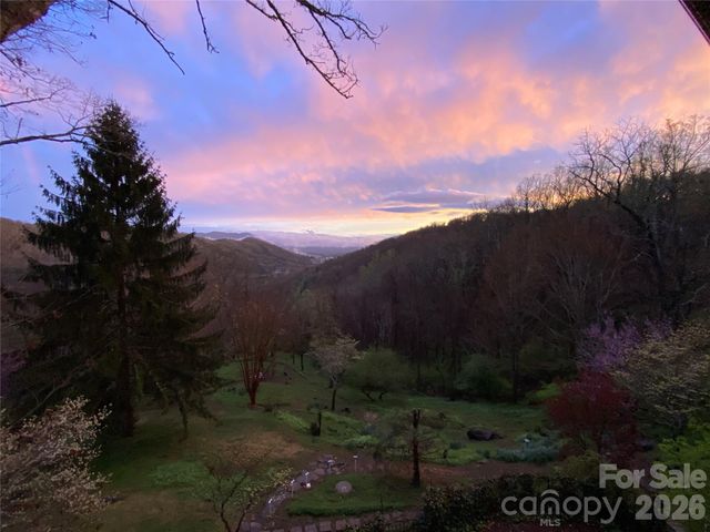 811 Town Mountain Road, Asheville, NC 28804