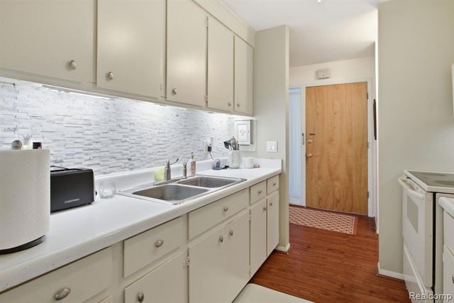 1199 S Sheldon Road I64, Plymouth, MI 48170