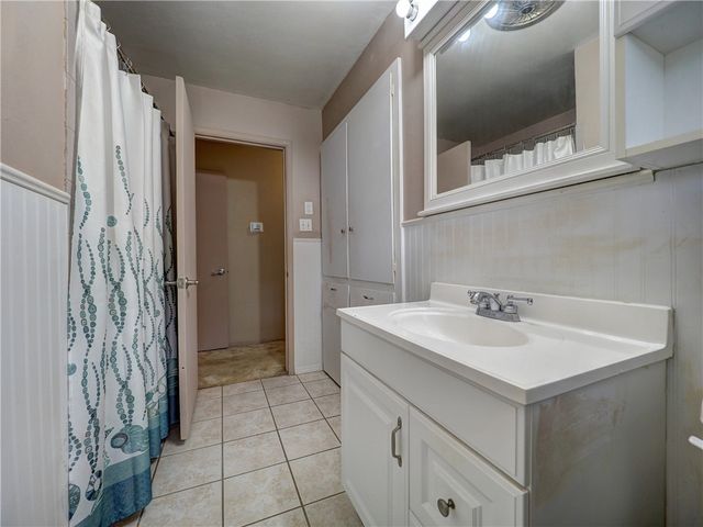 702 Drexel Dr, Corpus Christi, TX 78412