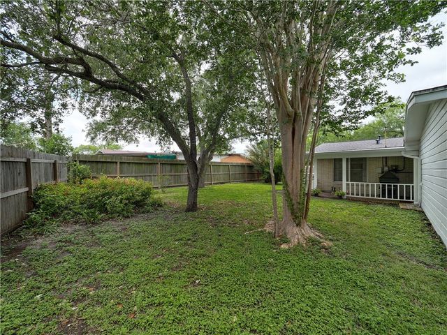 702 Drexel Dr, Corpus Christi, TX 78412