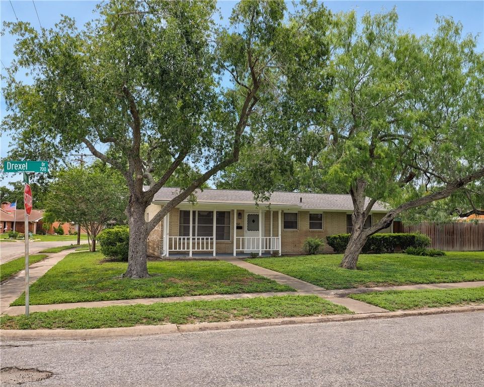 702 Drexel Dr, Corpus Christi, TX 78412