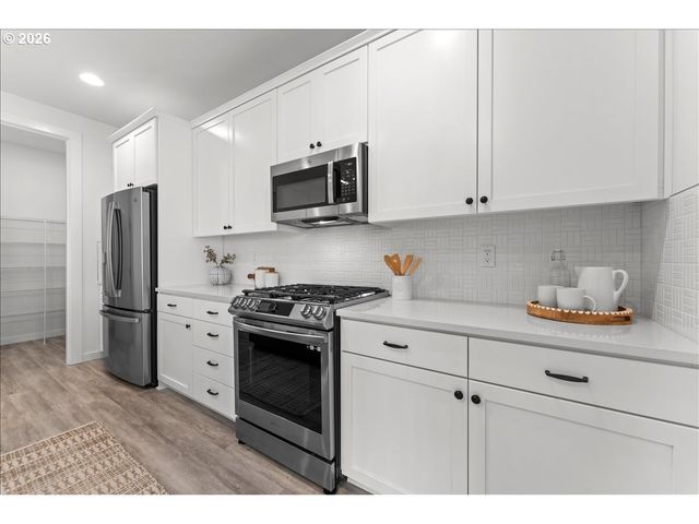 1210 N SYCAMORE St, Canby, OR 97013