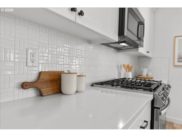 1210 N SYCAMORE St, Canby, OR 97013