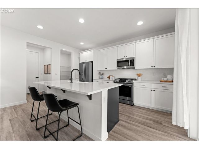 1210 N SYCAMORE St, Canby, OR 97013