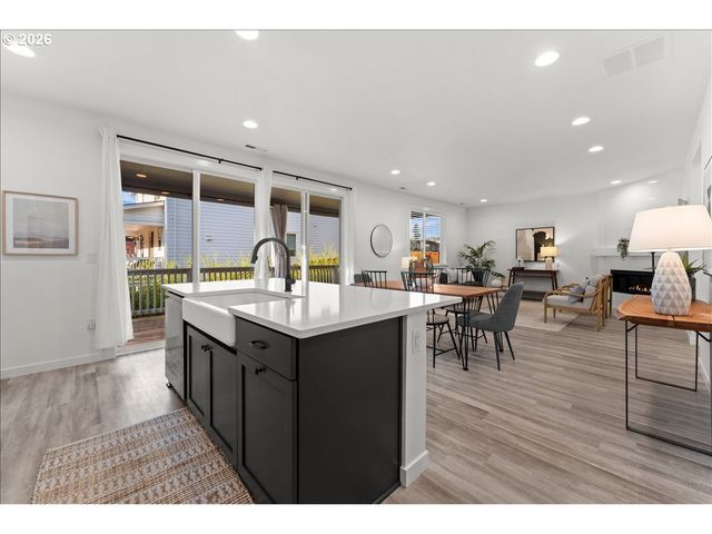 1210 N SYCAMORE St, Canby, OR 97013