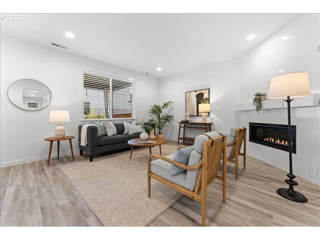 1210 N SYCAMORE St, Canby, OR 97013