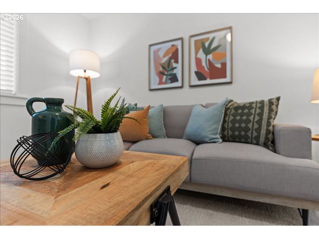 1210 N SYCAMORE St, Canby, OR 97013