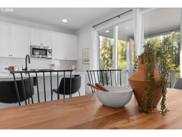 1210 N SYCAMORE St, Canby, OR 97013