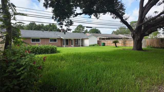 5946 Willowbend Boulevard, Houston, TX 77096