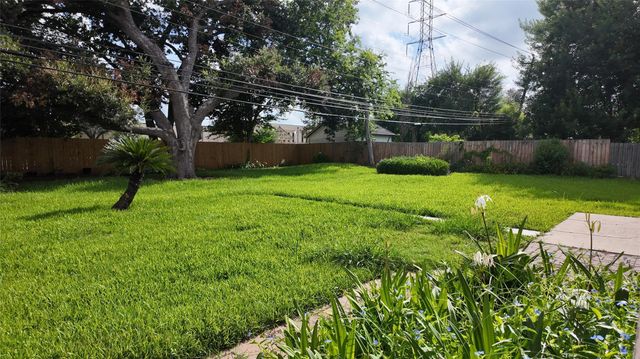 5946 Willowbend Boulevard, Houston, TX 77096