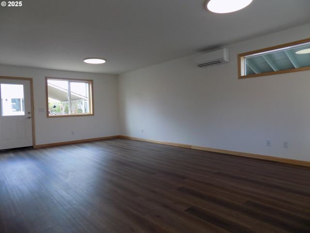 2705 Se JUNEBUG St, Corvallis, OR 97333