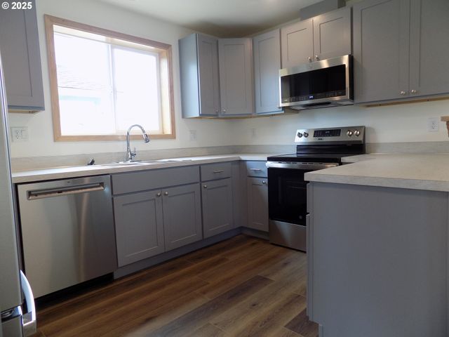 2705 Se JUNEBUG St, Corvallis, OR 97333