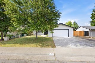 8909 Ramstad Ave, Fair Oaks, CA 95628