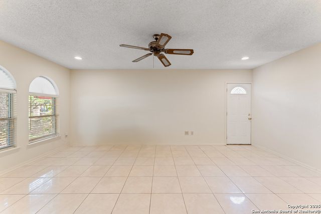 6323 Forest Bnd, San Antonio, TX 78240