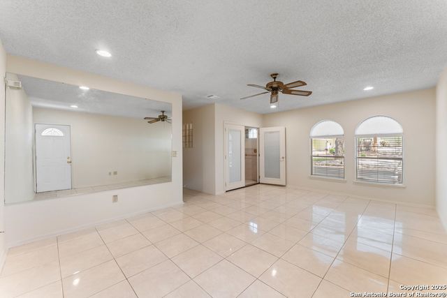 6323 Forest Bnd, San Antonio, TX 78240