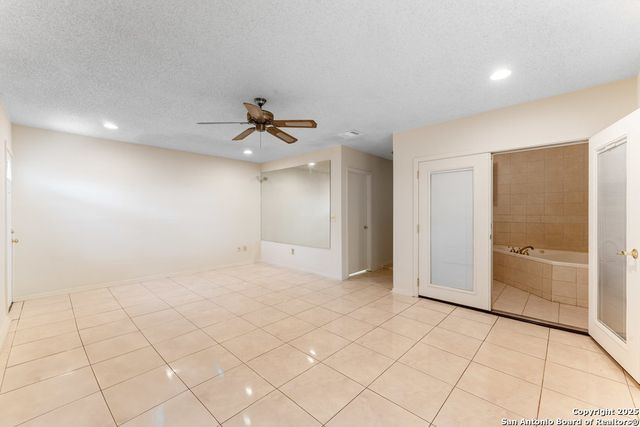 6323 Forest Bnd, San Antonio, TX 78240