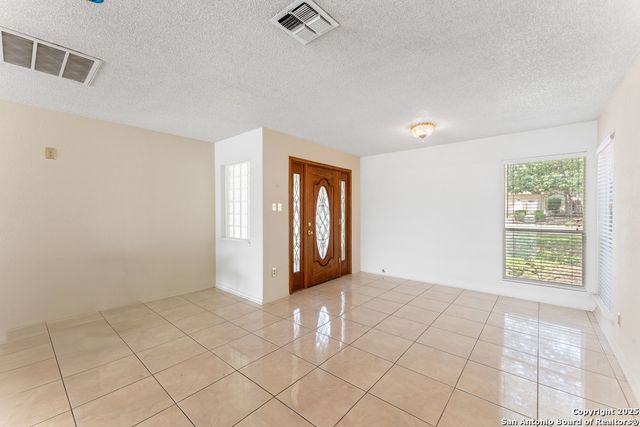 6323 Forest Bnd, San Antonio, TX 78240