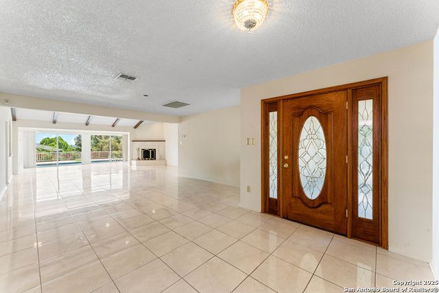 6323 Forest Bnd, San Antonio, TX 78240