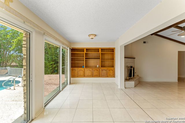 6323 Forest Bnd, San Antonio, TX 78240