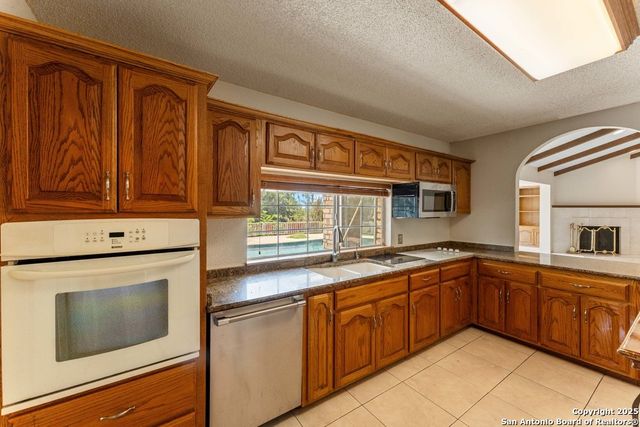 6323 Forest Bnd, San Antonio, TX 78240