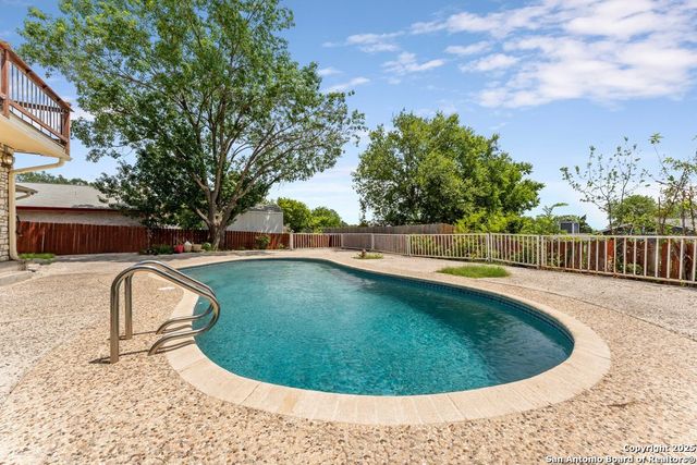 6323 Forest Bnd, San Antonio, TX 78240