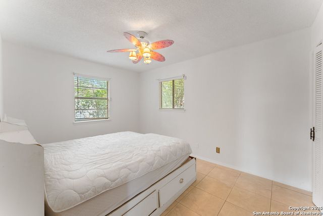 6323 Forest Bnd, San Antonio, TX 78240