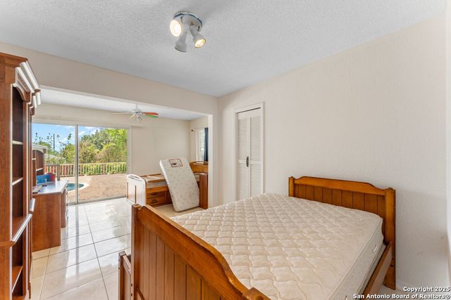 6323 Forest Bnd, San Antonio, TX 78240