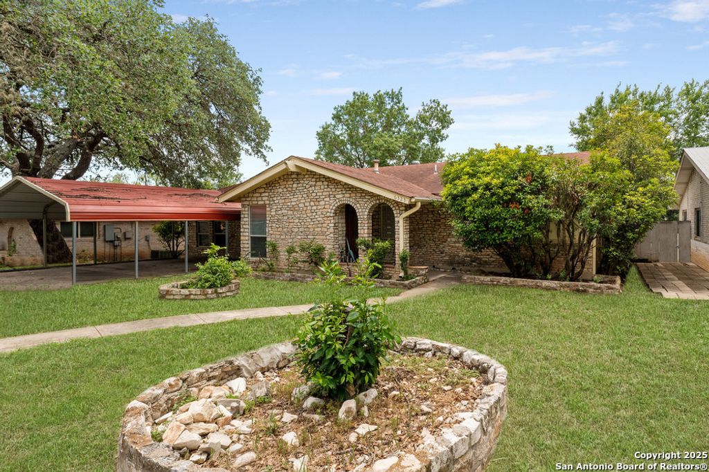 6323 Forest Bnd, San Antonio, TX 78240