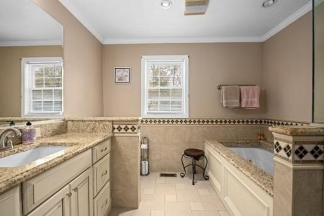 37 Dupuis Ave, Worcester, MA 01604