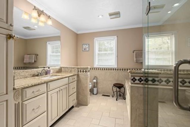 37 Dupuis Ave, Worcester, MA 01604