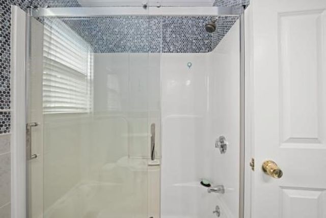 37 Dupuis Ave, Worcester, MA 01604