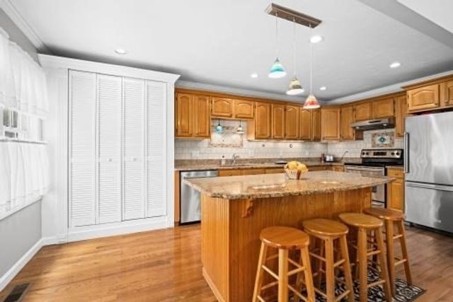37 Dupuis Ave, Worcester, MA 01604