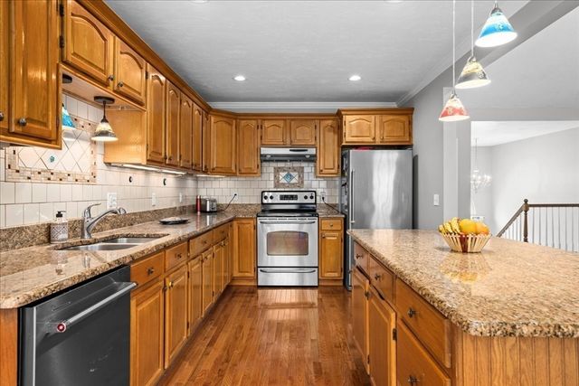 37 Dupuis Ave, Worcester, MA 01604