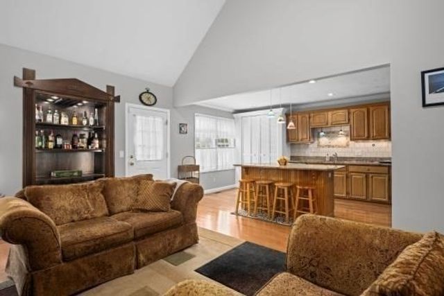 37 Dupuis Ave, Worcester, MA 01604