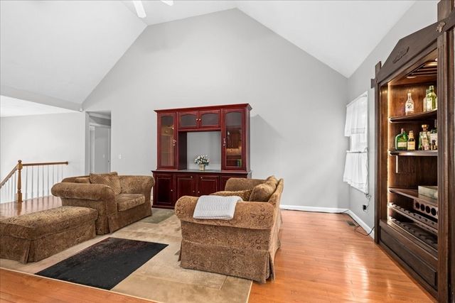 37 Dupuis Ave, Worcester, MA 01604