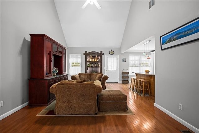 37 Dupuis Ave, Worcester, MA 01604
