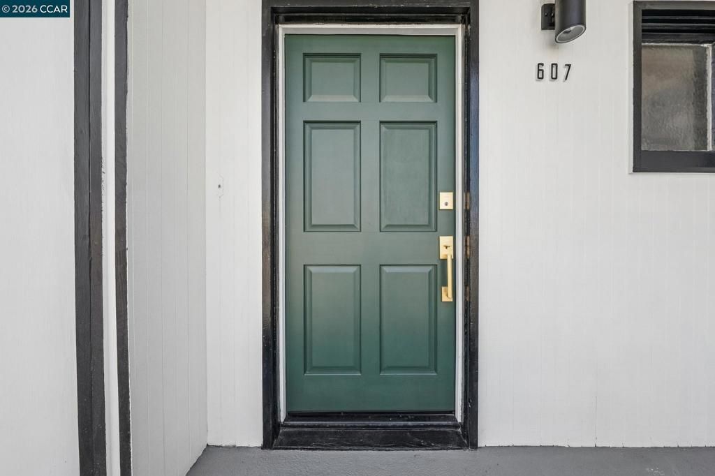 Image 2 of property listing at 607 6th Ave, San Francisco, CA 94118