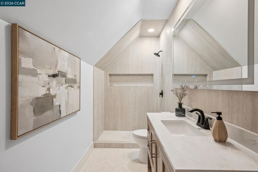 Image 25 of property listing at 607 6th Ave, San Francisco, CA 94118