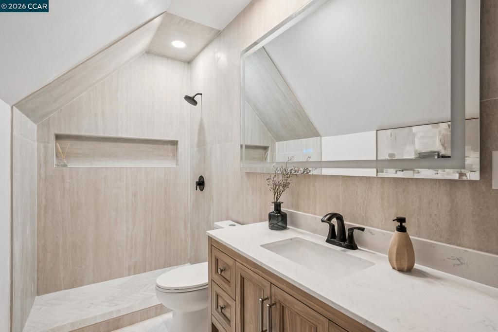 Image 26 of property listing at 607 6th Ave, San Francisco, CA 94118