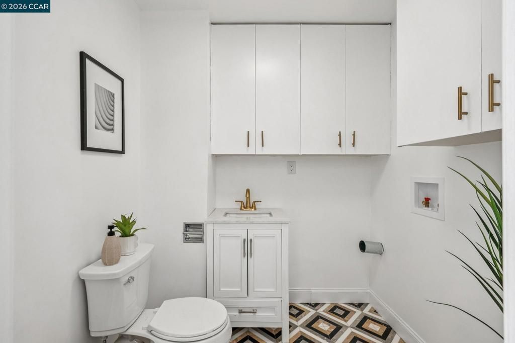 Image 35 of property listing at 607 6th Ave, San Francisco, CA 94118