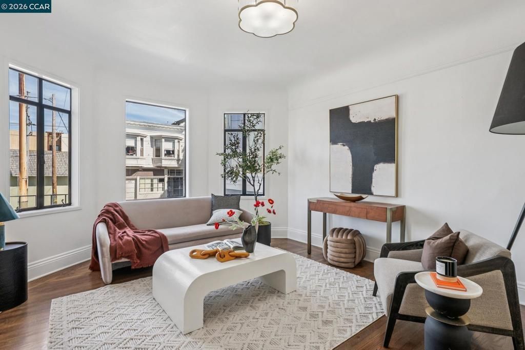 Image 4 of property listing at 607 6th Ave, San Francisco, CA 94118