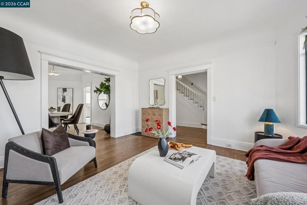 Image 6 of property listing at 607 6th Ave, San Francisco, CA 94118