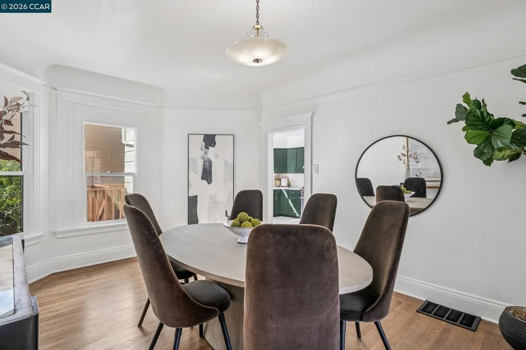 Image 9 of property listing at 607 6th Ave, San Francisco, CA 94118