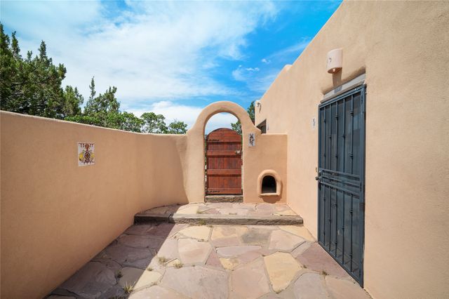 3 Cerrado Place, Santa Fe, NM 87508